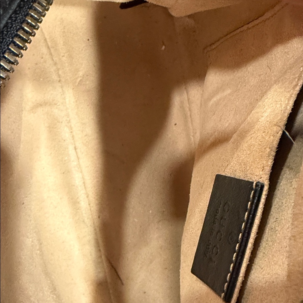 Gucci Black Quilted Leather Camera Bag with Gold GG - Picture 7 of 12